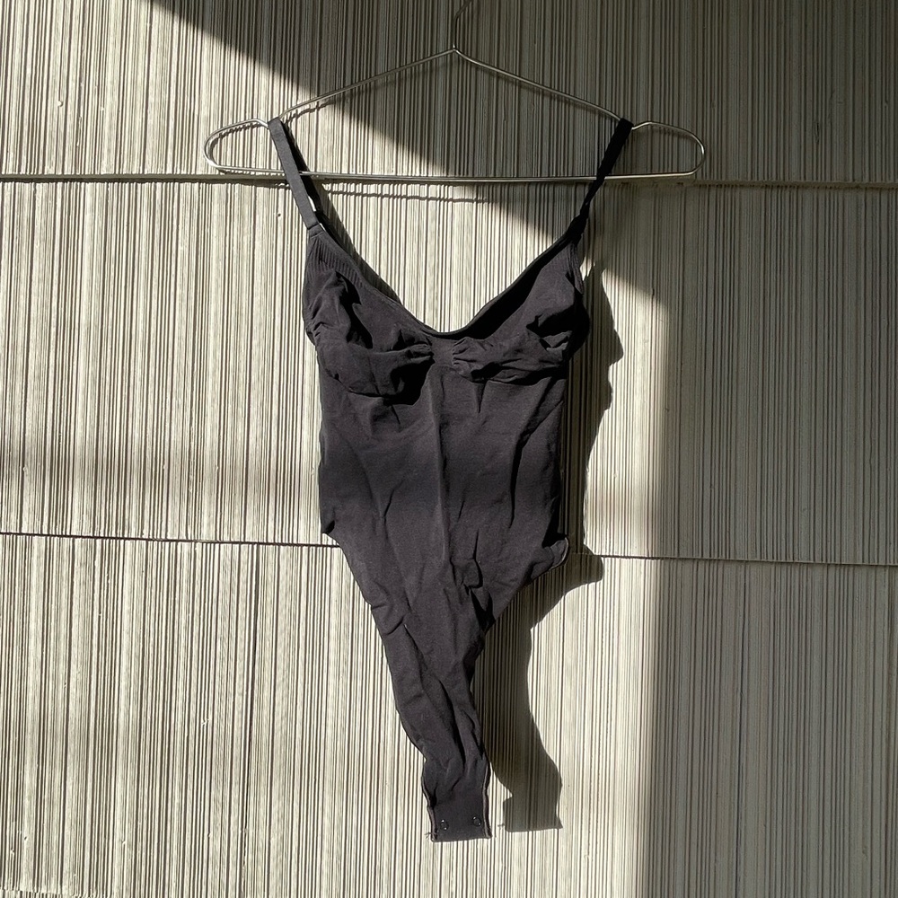 SKIMS Onyx Seamless Sculpt Thong Bodysuit